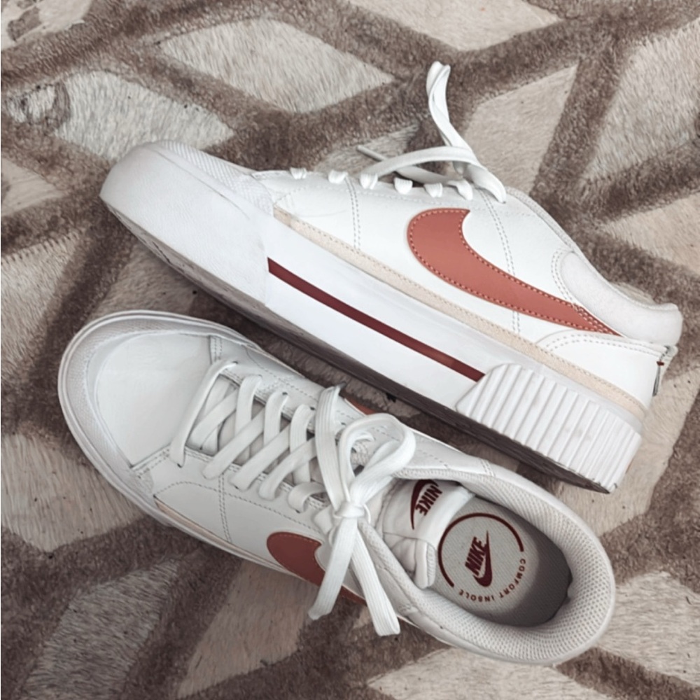 Nike White and mauve pink Low-Top court legacy platform Sneakers